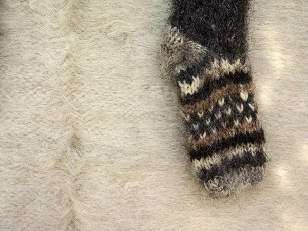 Вязание носков дома — стоковое фото