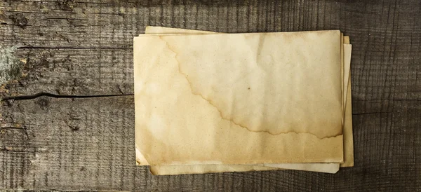 Yığın eski kağıt sararmış — Stok fotoğraf