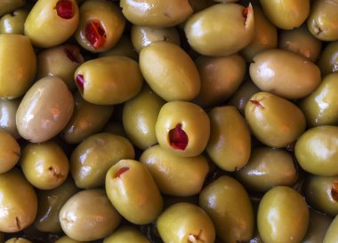 Zeytin ile biber dolması