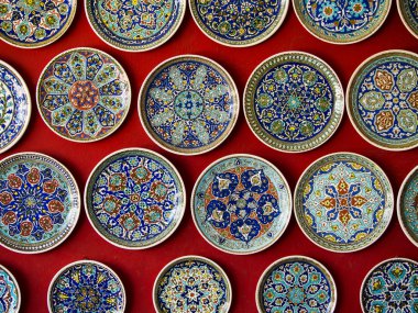 Bir süsleme ile plakalar