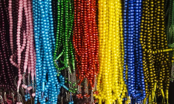 Цветные ожерелья из стекла — стоковое фото