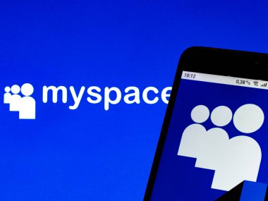 KIEV, UKRAINE - 15 Şubat 2021: Bu resimde bir MySpace logosu akıllı telefondan gösteriliyor