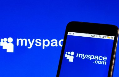 KIEV, UKRAINE - 15 Şubat 2021: Bu resimde bir MySpace logosu akıllı telefondan gösteriliyor