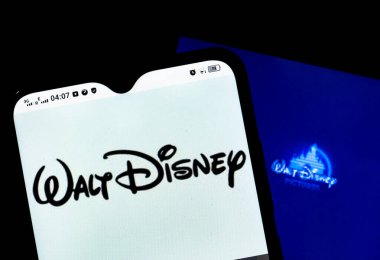 Kiev, Ukrayna, 10 Nisan 2021. Bu resimde Walt Disney Şirketi logosu akıllı telefonlarda görülüyor.