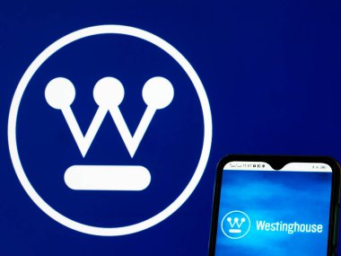 Kiev, Ukrayna, 25 Mayıs 2021. Bu resimde Westinghouse Elektrik Şirketi logosu akıllı telefondan gösteriliyor.