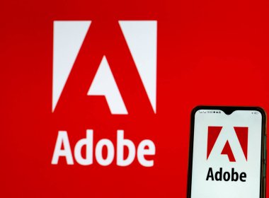 Kiev, Ukrayna, 23 Haziran 2021. Bu resimde bir Adobe, Inc. logosu akıllı telefondan gösteriliyor.