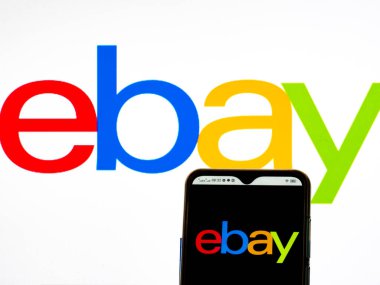 Kiev, Ukrayna, 27 Haziran 2021. Bu resimde bir akıllı telefondan eBay Inc. logosu gösteriliyor