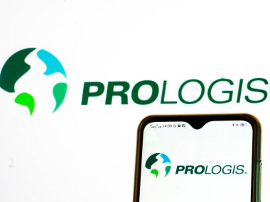 Kiev, Ukrayna, 18 Temmuz 2021. Bu resimde akıllı telefondan bir Prologis, Inc. logosu gösteriliyor