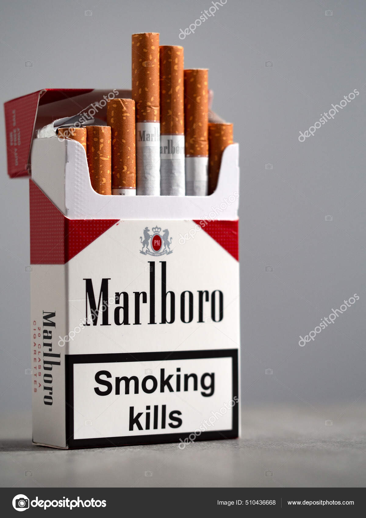 Kiew Ukraine September 2021 Packung Marlboro Zigaretten Von Philip Morris —  Redaktionelles Stockfoto © igorgolovniov #510436668