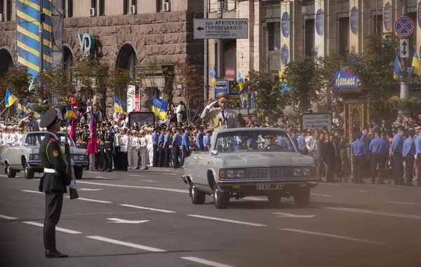 Valeriy Geletey opens the parade — Stock Photo, Image