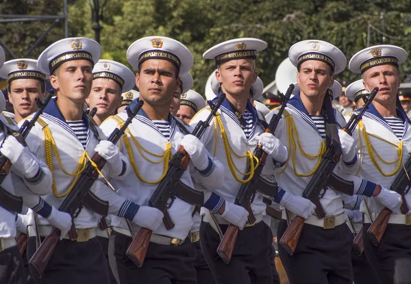 Soldaten zijn op Chresjtsjatyk — Stockfoto