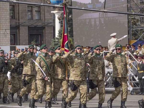 Troops are on Khreshchatyk — Stock Photo, Image