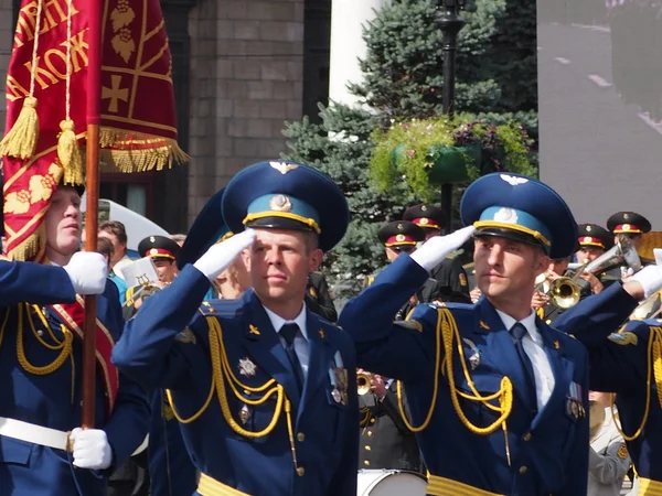 Trupper är på khreshchatyk — Stockfoto