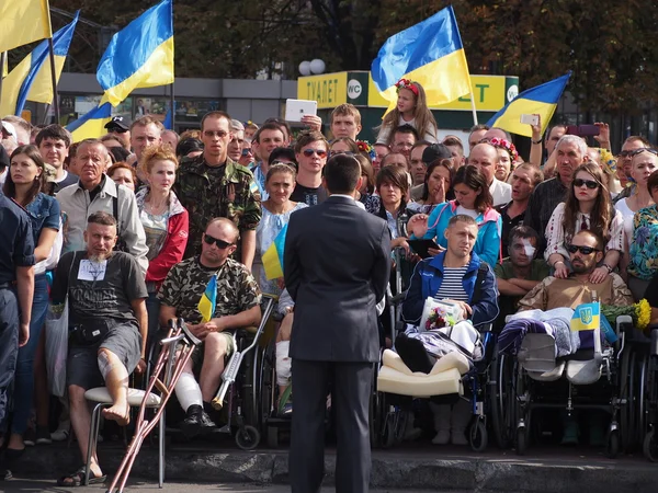 Members of antiterrorist operation watching parade — Stock Photo, Image