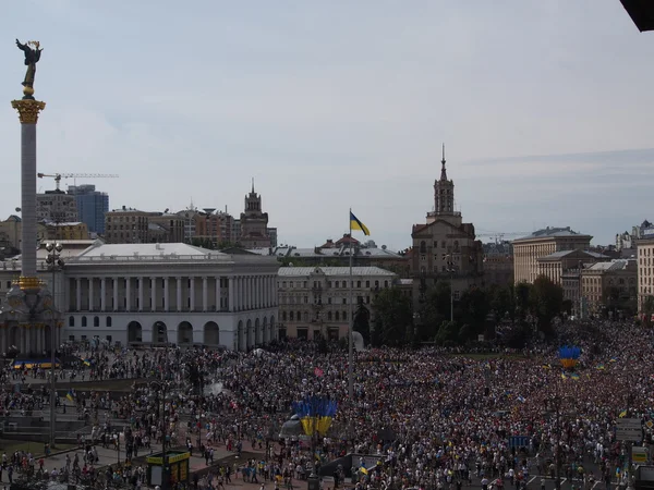 Ukrainer gehen auf den Maidan — Stockfoto