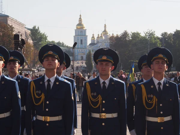 Официальная церемония поднятия флага — стоковое фото