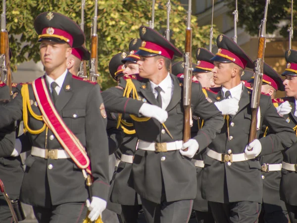 Офіційна церемонія підняття прапорів для — стокове фото