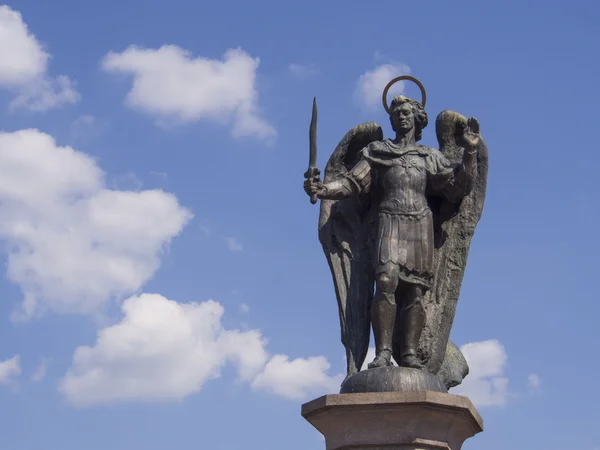 Archangel michael heykeli — Stok fotoğraf