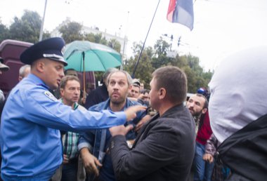 protestocular talep Ukrayna'nın Savunma Bakanlığı tasfiye