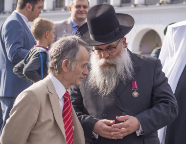 Mustafa Cemil talks with Chief Rabbi clipart