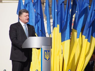 Ukrayna'nın bayrak günü onuruna Başkan petro poroshenko