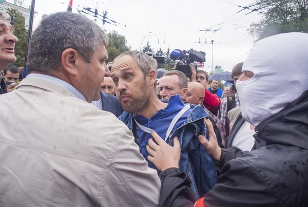 Manifestantes perto do Ministério da Defesa da Ucrânia — Fotografia de Stock