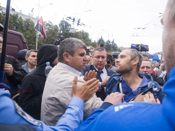 Demonstranter nära departement av försvar av Ukraina — Stockfoto