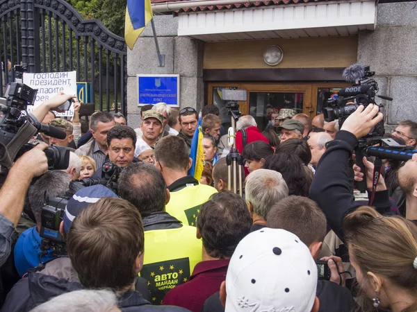 Протестующие требуют очистить Министерство обороны Украины — стоковое фото