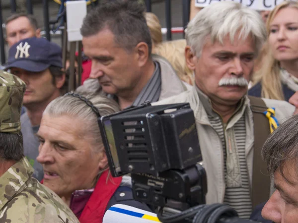 Protestocular talep Ukrayna'nın Savunma Bakanlığı tasfiye — Stok fotoğraf