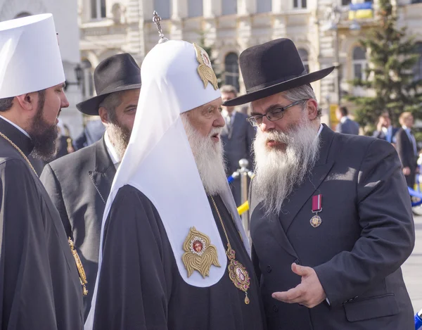 Patriarch Filaret talks with Chief Rabbi — Stock Photo, Image