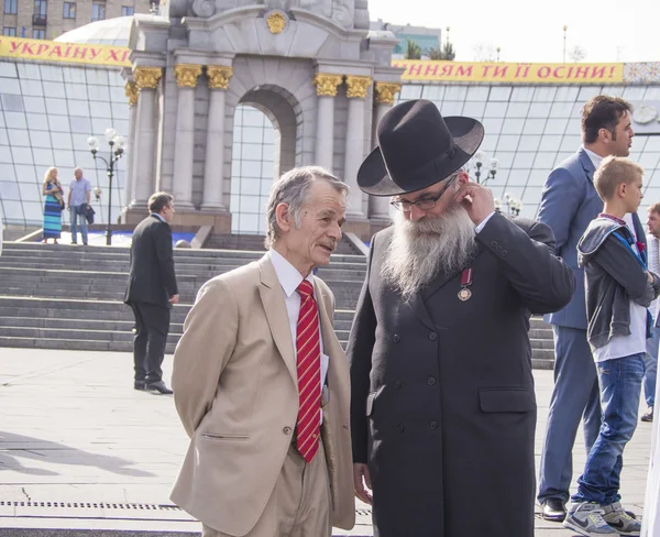 Mustafa cemil samtal med chefen rabbin — Stockfoto