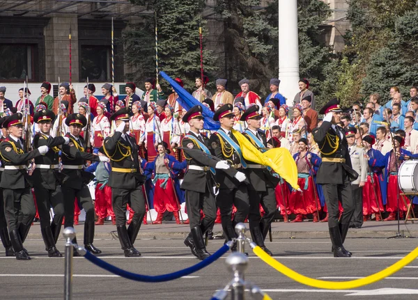 Ukrayna bayrağı tanıttı — Stok fotoğraf