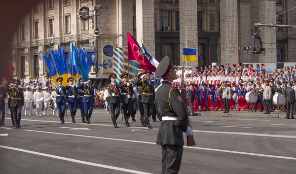 Kiev militaire parade ter gelegenheid van de dag van de onafhankelijkheid — Stockfoto