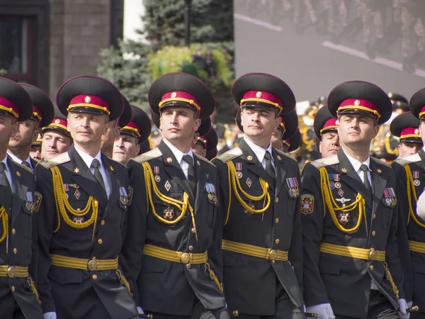 Kiev militaire parade ter gelegenheid van de dag van de onafhankelijkheid — Stockfoto