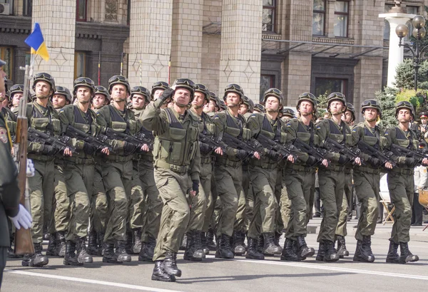 Kiev askeri geçit töreni-Bağımsızlık günü işaretlemek için — Stok fotoğraf