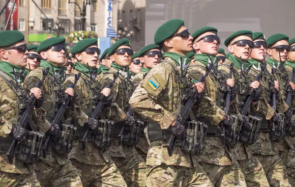 Kiev askeri geçit töreni-Bağımsızlık günü işaretlemek için — Stok fotoğraf