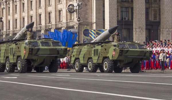Vojenská vozidla v den nezávislosti parade — Stock fotografie