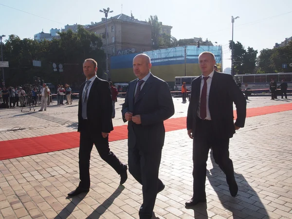 Alexandre Turchinov en l'honneur du Jour du drapeau de l'Ukraine — Photo