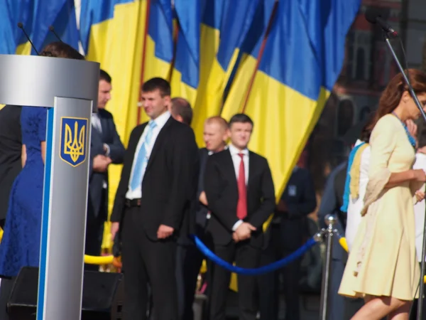 Elnök petro poroshenko zászló Ukrajna napjának tiszteletére — Stock Fotó