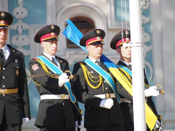 Oficjalna ceremonia podniesienia bandery na cześć dnia Flaga Ukrainy — Zdjęcie stockowe