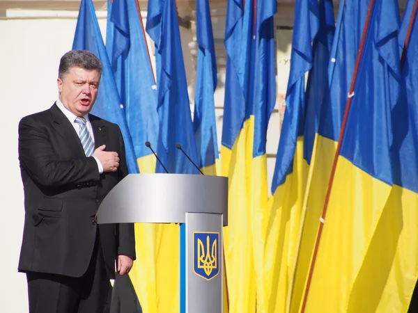 Président Petro Porochenko en l'honneur du Jour du drapeau de l'Ukraine — Photo