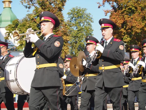 Oficjalna ceremonia podniesienia bandery na cześć dnia Flaga Ukrainy — Zdjęcie stockowe