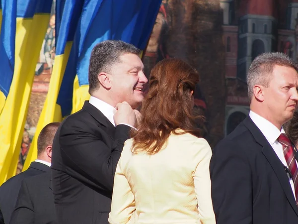 Prezident poroshenko na počest den vlajky Ukrajiny — Stock fotografie