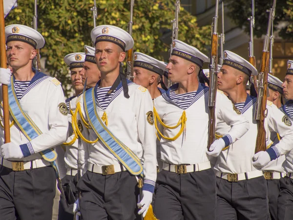 Ceremonia oficial de izamiento de la bandera en honor al Día de la Bandera de Ucrania — Foto de Stock