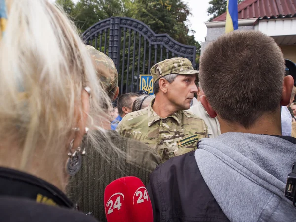 Protestujący w pobliżu Ministerstwo Obrony Ukrainy — Zdjęcie stockowe