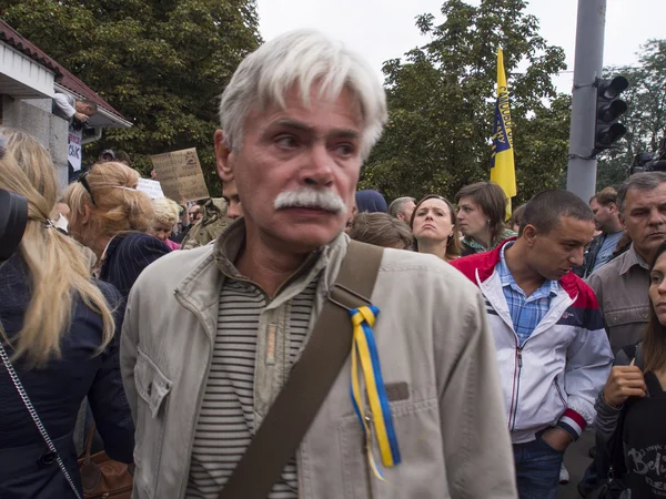 Demonstranten in der Nähe des ukrainischen Verteidigungsministeriums — Stockfoto