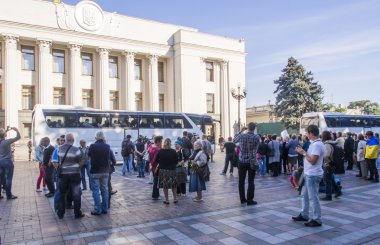 askerlerin anneler verkhovna rada talep ediyorum.