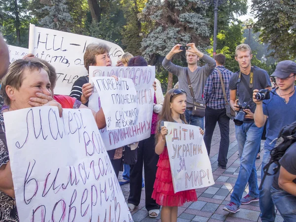 Las Madres de los Soldados exigen la Rada Verkhovna — Foto de Stock