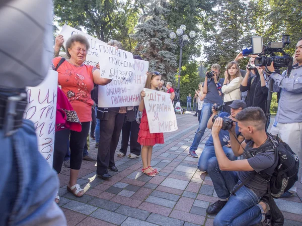 Las Madres de los Soldados exigen la Rada Verkhovna —  Fotos de Stock