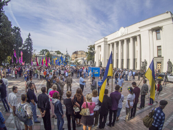 To Verkhovna Rada in Kiev dragged guillotine